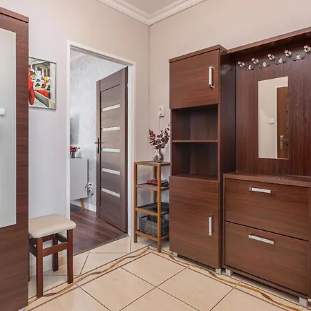 Modern With Balcony In Center By Renters *