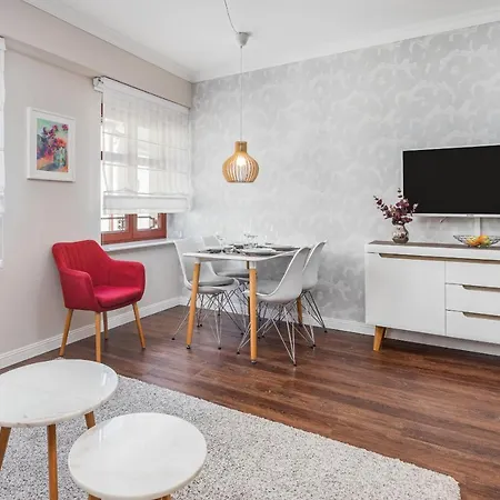 Modern With Balcony In Center By Renters Apartment *