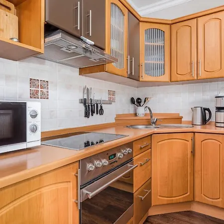 Modern With Balcony In Center By Renters Apartment *