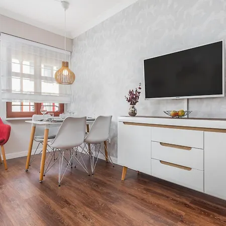Modern With Balcony In Center By Renters